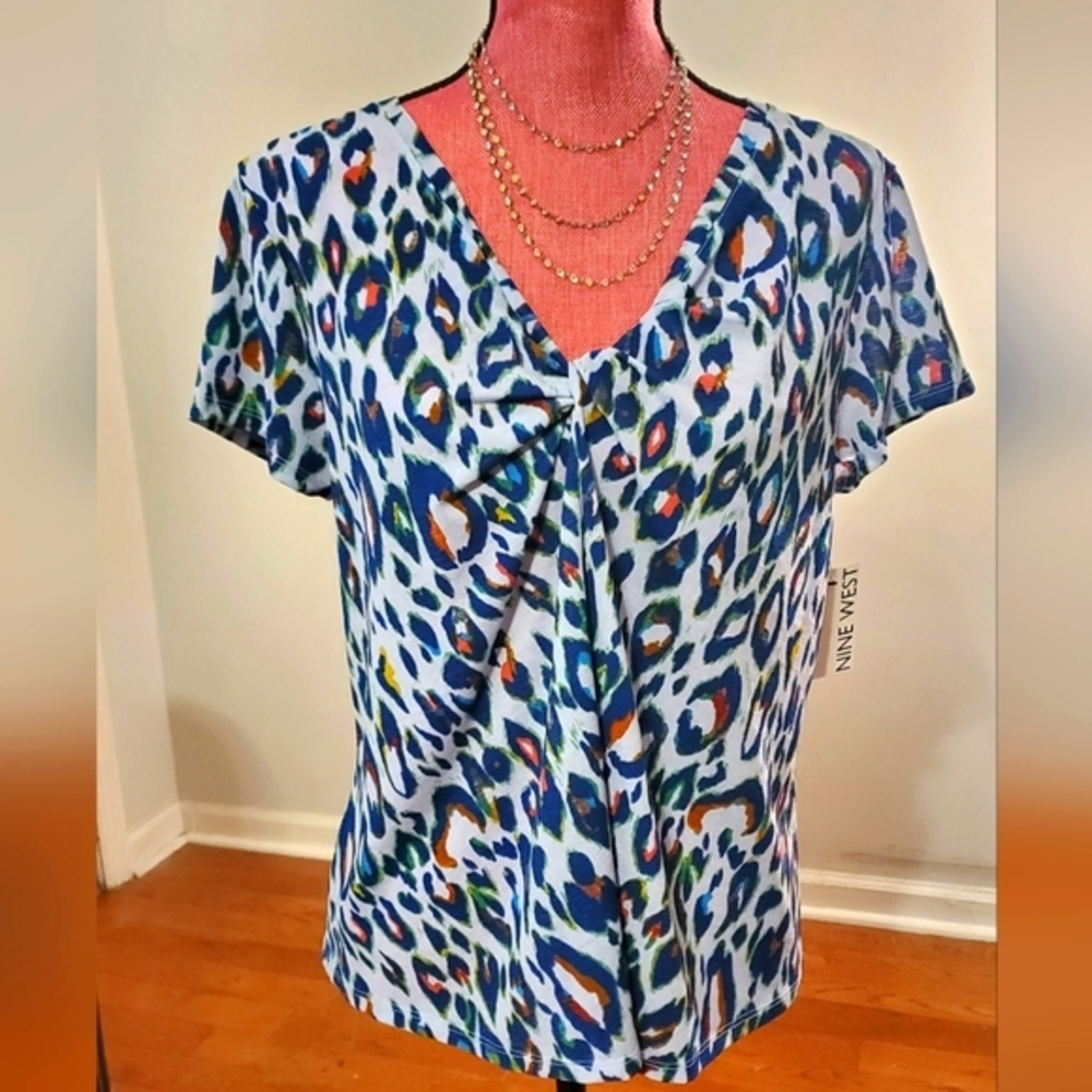 NWT Nine West Blue Cheetah V Neck Top - Large‎